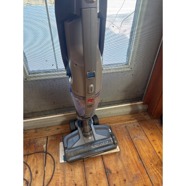 Hoover air cordless 2-in-1 stick and handheld vacuum, It is a cordless, bagless vacuum that converts