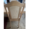 Image 4 : light-wood dining table and chairs set, which is expandable if needed. 
