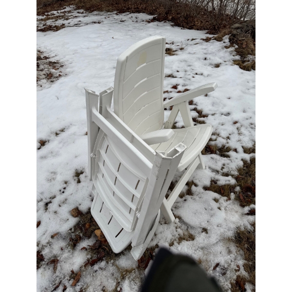 Folding outdoor chairs
