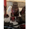 Image 3 : Multiple car jacks including bottle jacks, scissor jacks, a mechanical ratchet jack, iron bars, and 