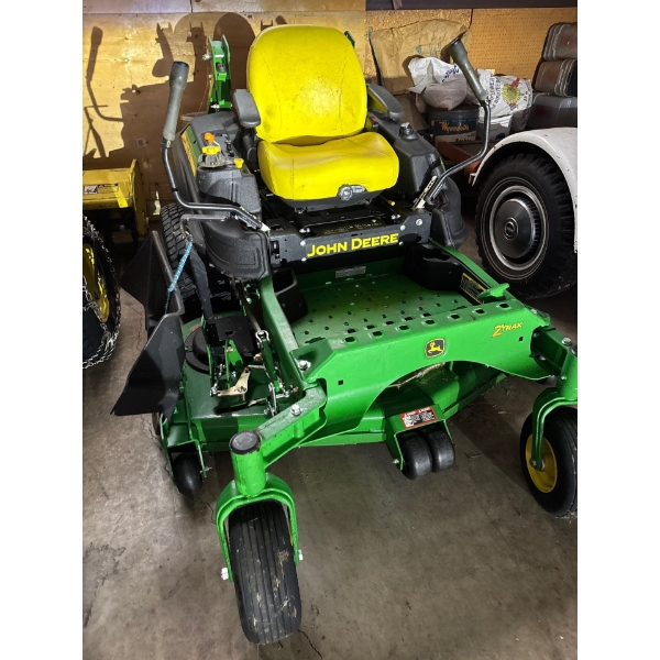 John Deere z950 R, zero turn. Very nice. Very new condition. Well maintained. Almost like 