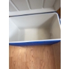 Image 2 : Coleman cooler featuring a blue plastic body and a white removable hinged lid, equipped with secure 