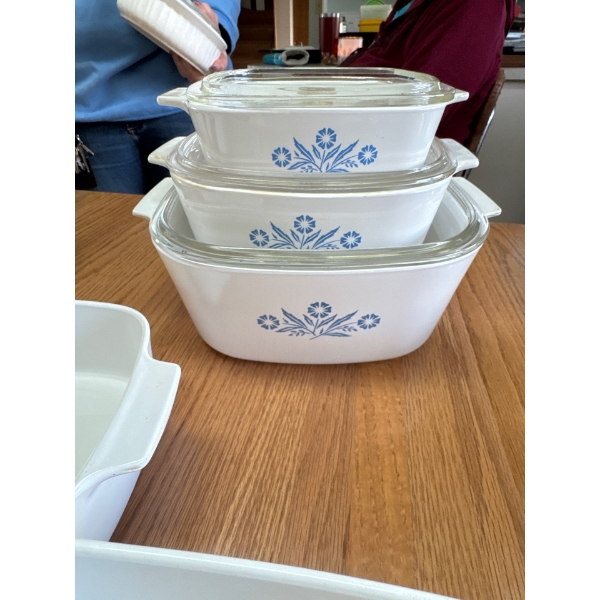  Corning wear set. Collectable