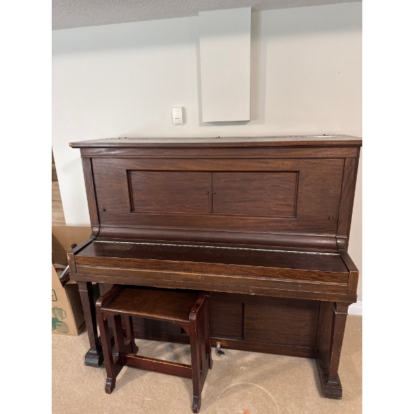 A vintage Heintzman & Co upright player piano, a pianola or "The Steinway of the North", this beauti