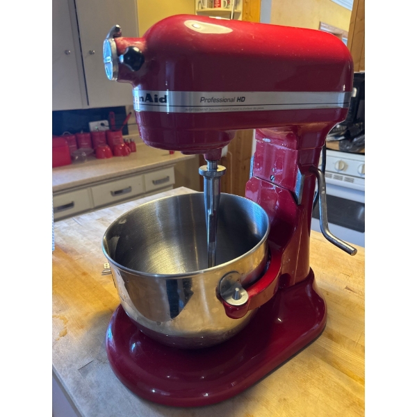 Red KitchenAid Professional 600 Series stand mixer with a 6-quart capacity and a bowl-lift design fo