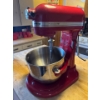 Image 1 : Red KitchenAid Professional 600 Series stand mixer with a 6-quart capacity and a bowl-lift design fo