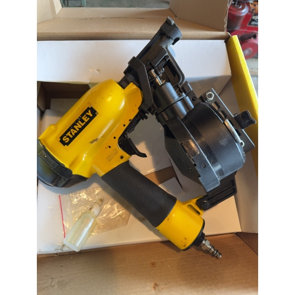 Stanley SRN175 coil roofing nailer with a capacity for 3/4" to 1-3/4" (19-45mm) nails. Includes the 