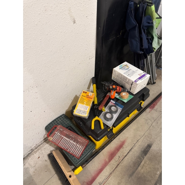 21 piece screwdriver and tool set, 720 piece washer assortment, T Rex lock it up with the key for yo