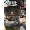 Image 4 : RA-2500 radial arm saw with a 10-inch blade and a 254 mm cutting capacity. The saw is mounted on a m