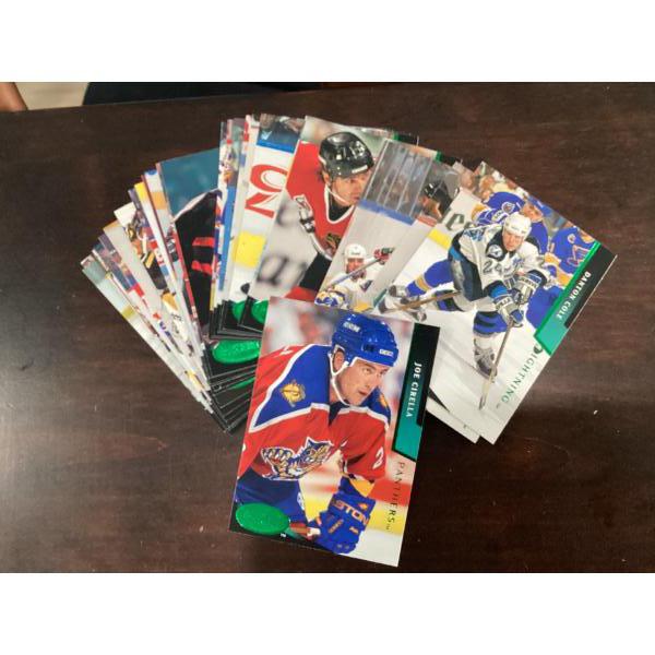 Parkhurst. 92 To 93. Set of 25 hockey cards.