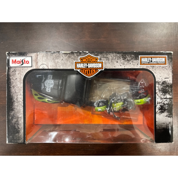 Maisto 1:24 scale diecast model set featuring a 1948 Ford F-1 Pickup and a 1948 Harley-Davidson FL P