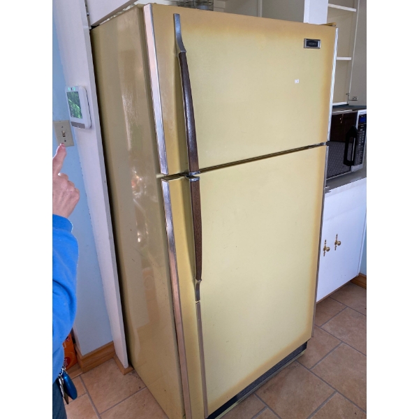 Cold spot fridge works 65 inches tall 32 inches wide 29 inches deep