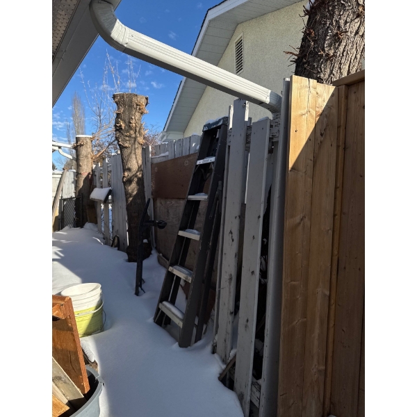 Aluminum foot ladder. Six foot.