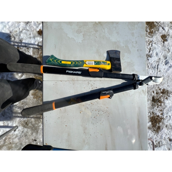 Fiskars PowerGear2 Bypass Lopper, which utilizes patented gear technology to multiply cutting levera
