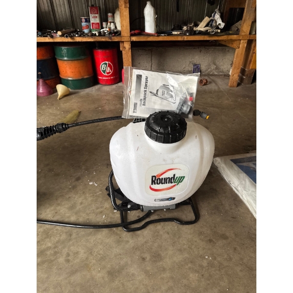 Brand new Roundup backpack sprayer with instructions and extra parts.
