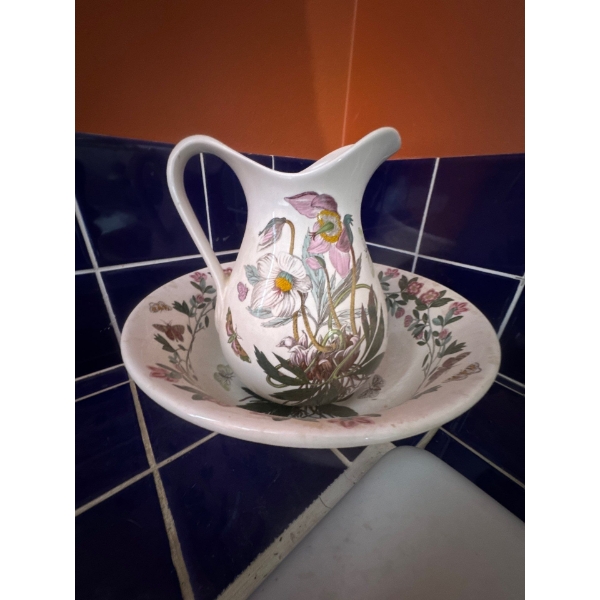 This is a Portmeirion Botanic Garden ewer jug and bowl set, featuring the Hellebore (Christmas Rose)