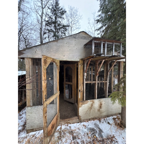 10x12 Chicken coop. Birds house