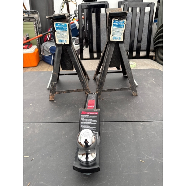 Brand new MotoMaster two inch ball 7,500 pounds with two four thousand pound jack stands.