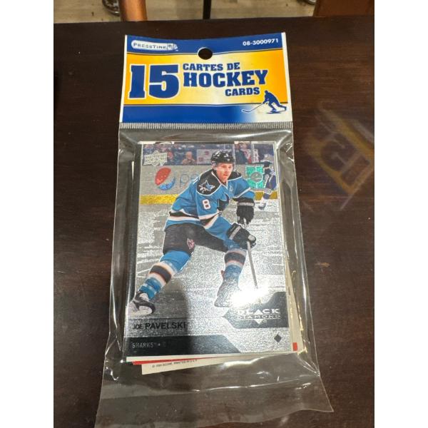 15 hockey cards brand new inset.