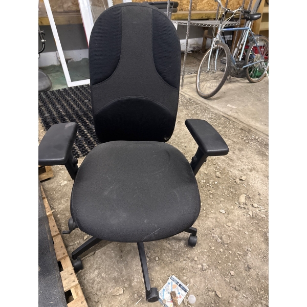 VERY NICE COMPUTER CHAIR