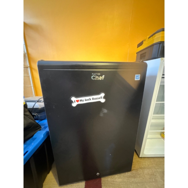 Master Chef Mini Fridge, in working condition, looks brand new and unused. Dimensions 21.5in wide, 3