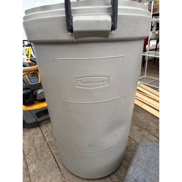RUBERMAID GARBAGE BIN AND VARIOUS HAND TOOLS 