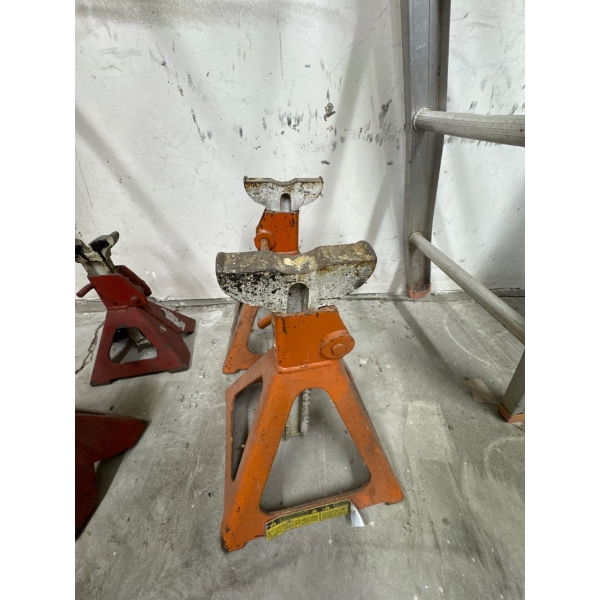 Two heavy duty 5 ton orange jack stands