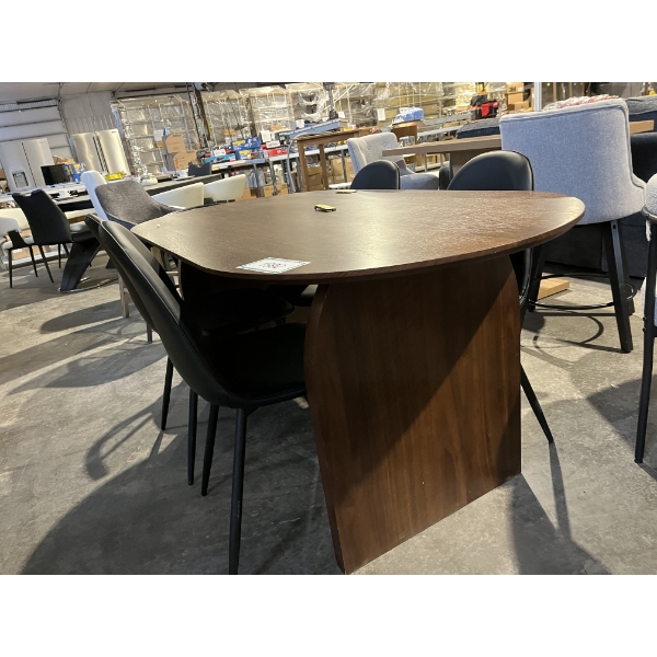 67" Oval Dining Table, seats 4-6