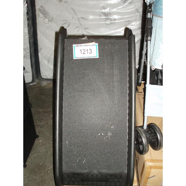 Black foldable Pet Ramp