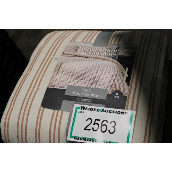Better Homes KING Soft Breathable Quilt, Salmon Stripe