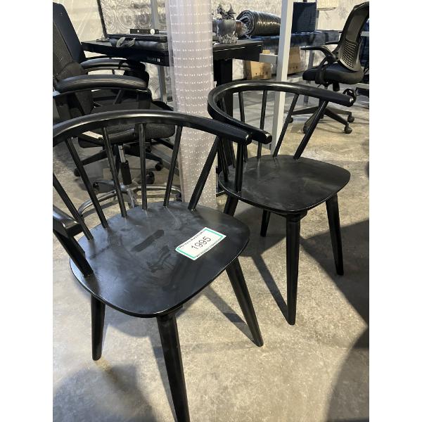 Majidah 21.7" Contemporary Black Windsor Style Spindle Back Dining Chairs, Set of 2