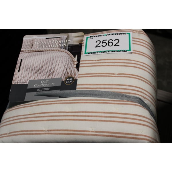 Better Homes QUEEN Soft Breathable Quilt, Salmon Stripe