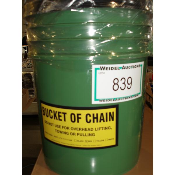 Bucket of Plastic Chain - 100 feet, 2" x 1" x 1/4 - red