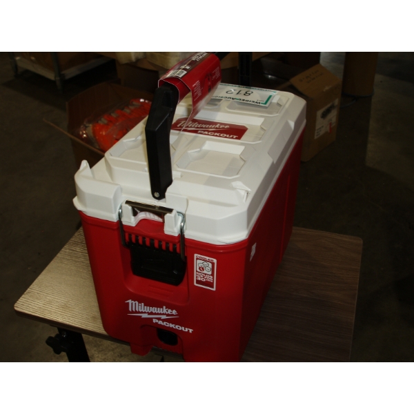 NEW Milwaukee PACKOUT 16 QT Compact Cooler