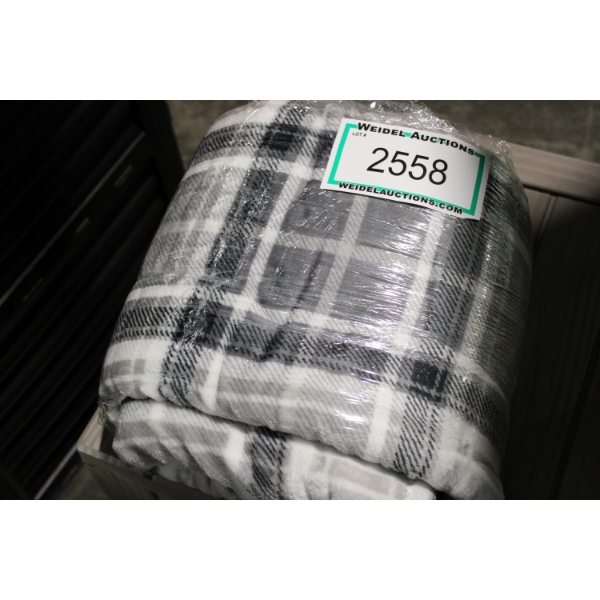 Large Plush Throw, grey check