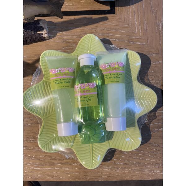 Peony & Sweet Pea Bath Set