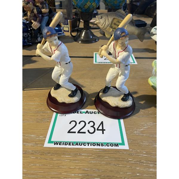 Baseball player figurine, set of 2