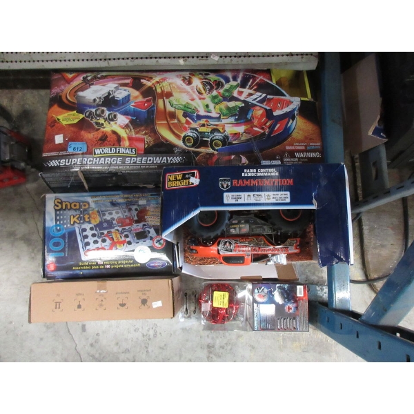 1 New & 4 Assorted Customer Return Toys