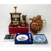 Image 1 : 8 Assorted Collectibles and Décor 