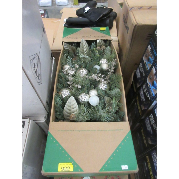 LED Illuminated Christmas Garland - 2.7 m / 9'