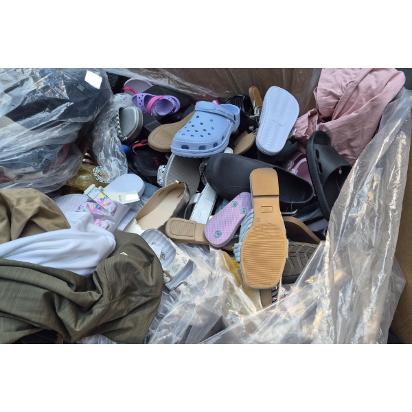Pallet of Mixed Customer Return Clothing