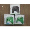 Image 1 : 3 Xbox One Wireless Controllers - 2 Green & 1 White