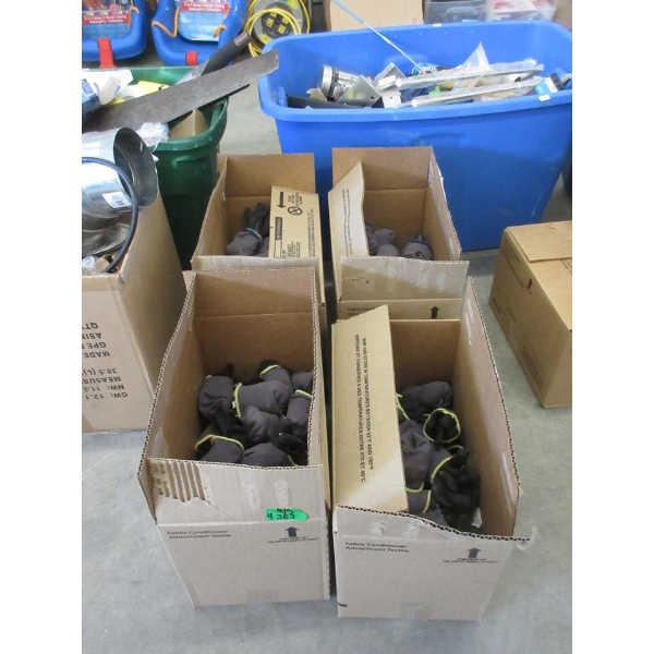 4 Boxes of 40 Pairs of Work Gloves - Preowned