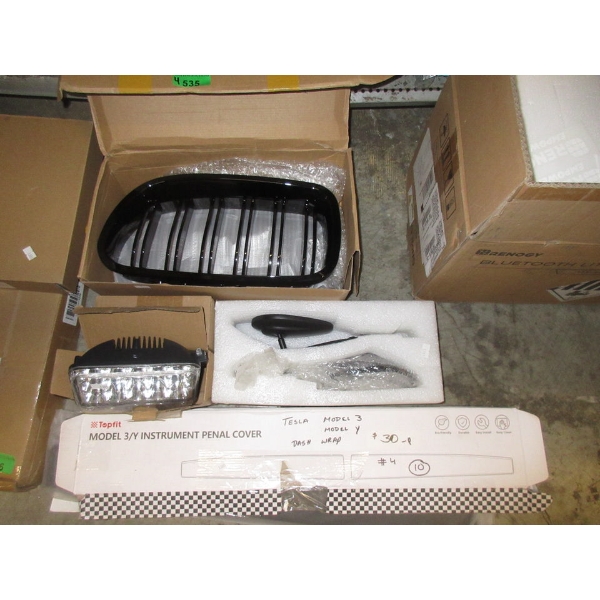 4 Piece Lot of Assorted Vehicle Accessories 