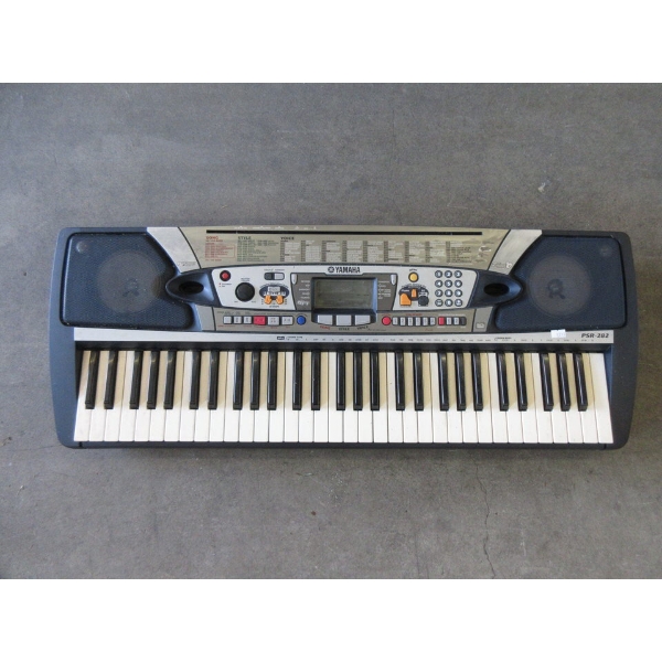 Yamaha PSR-282 Electric Keyboard - Preowned