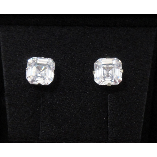 New 14 KT White Gold Cubic Zirconia Earrings 