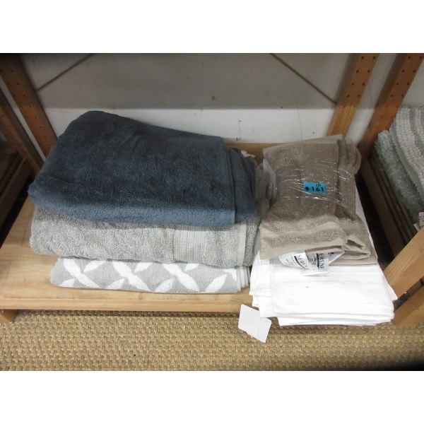16 Assorted Bath and Hand Towels 