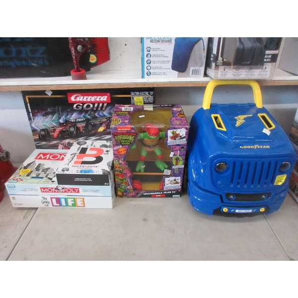 5 Piece Lot of Toys and Games - Customer Returns