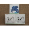 Image 1 : 3 Xbox One Wireless Controllers - 2 White & 1 Blue