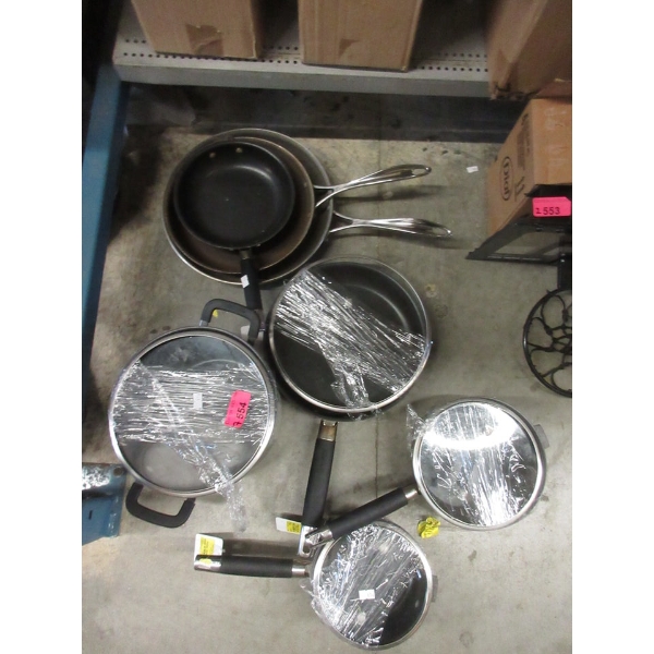 7 Piece Lot of Nesting Pot Set & Frying Pans